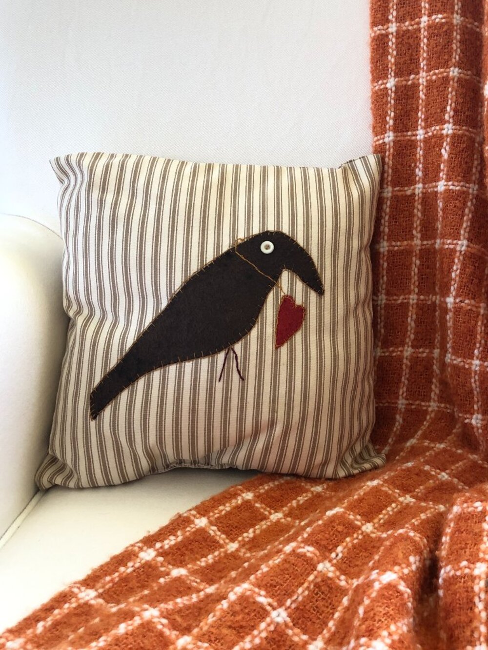 Vtg Rustic Farmhouse Throw Pillow Tan Ticking Felt Crow Raven Heart Handsewn